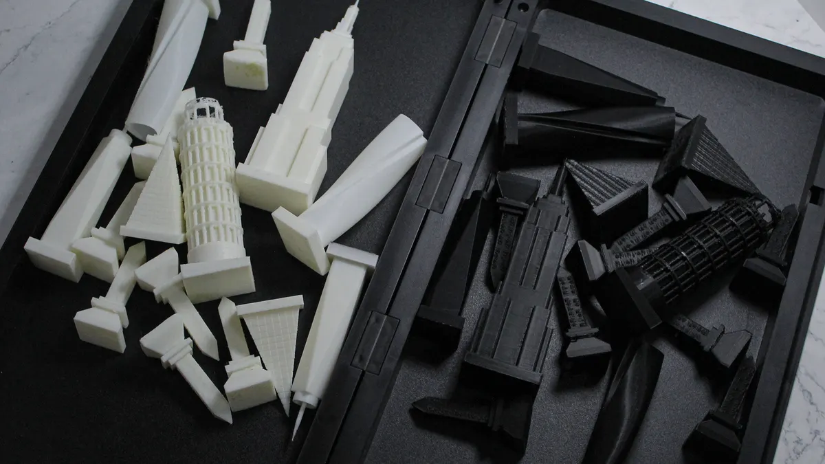 Landmarks chess set: Famous buildings as chess pieces